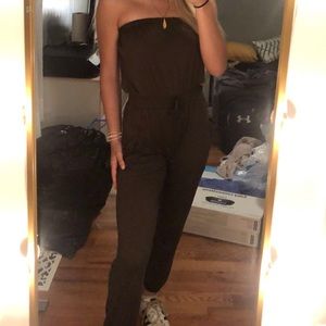 FashionNova army green jumpsuit with pockets!